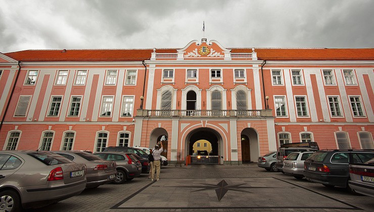Toompea-Castle-Palace-square-Baroque-Palace-east-wing-Estonian-Parliament-Tallinn-Estonia-01
